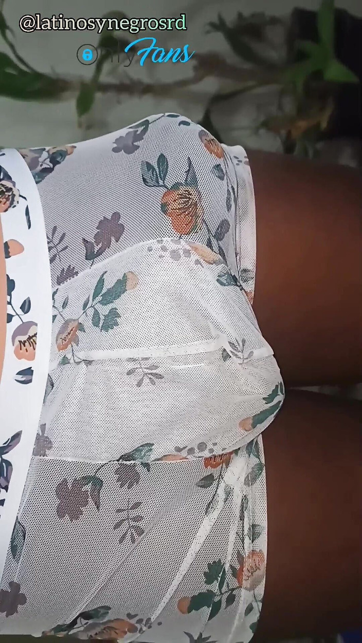 Dominicano: Il a touché l’énorme et épaisse bite noire de mon ami...