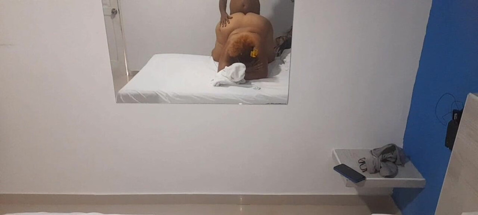 Gordita Culo Rico: 내 친구와 그녀의 남편과 쓰리섬, 우리 둘 다 그를 빨고 그가 올 때까지 그는 내 안에 넣어.