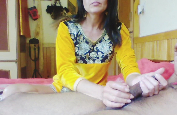 Bolly Karma: Very Sexy Babe Gets by a BBC