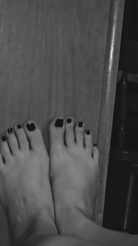 Sexy Toes Shining for Stepdaddy