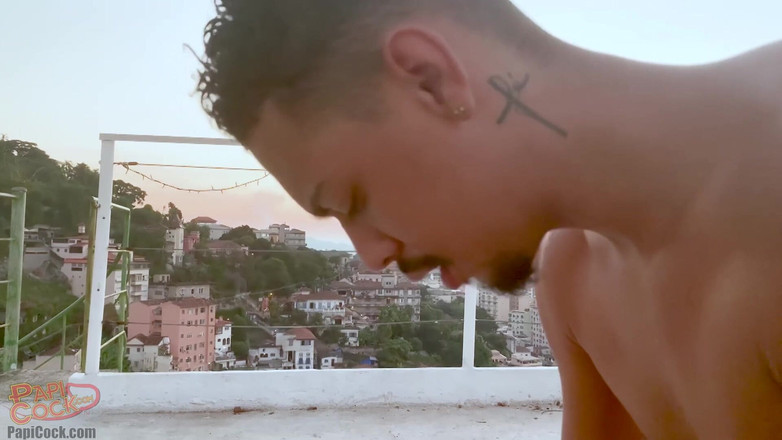 Papi Cock: Kaue Dantas + Miguel Salles - Sex pe acoperiș