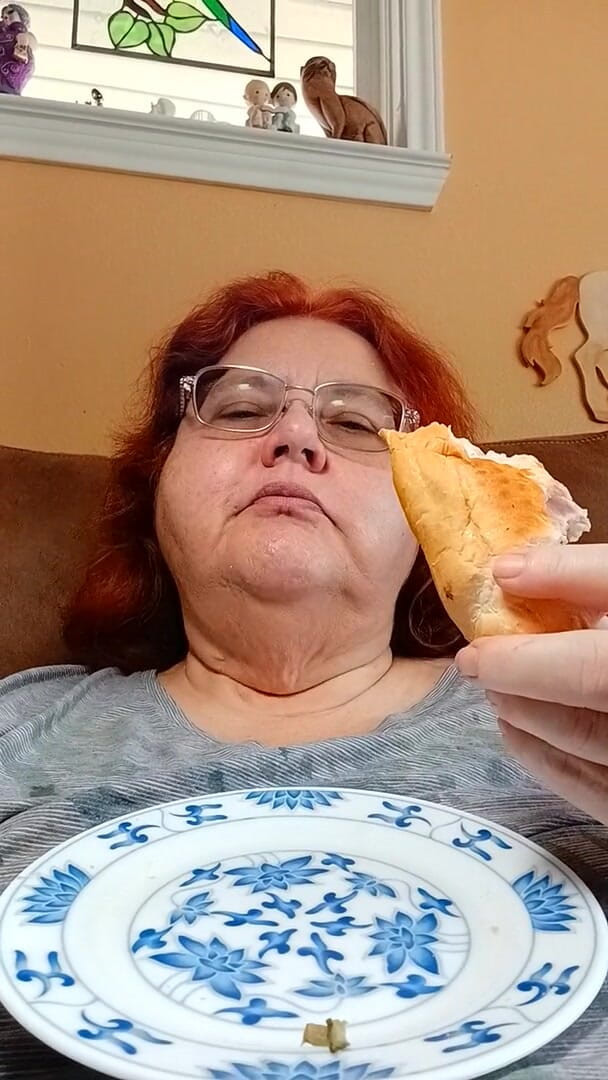 BBW nurse Vicki adventures with friends: Makan roti lapis bolo untuk gadis gemuk yang memakan penggemar!