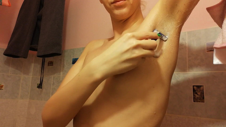 Cuteblonde666: Гоління моїх волохатих пахв