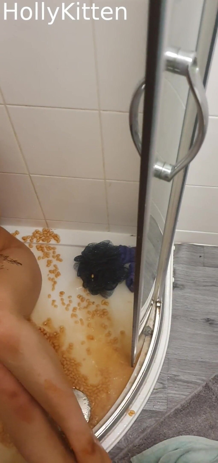 Holly Kitten: Video penghinaan Holly Kittenn Food tersedak dan diikat