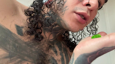 Dyavol: Deminio Gergasi Memakan Ostos Bergetah