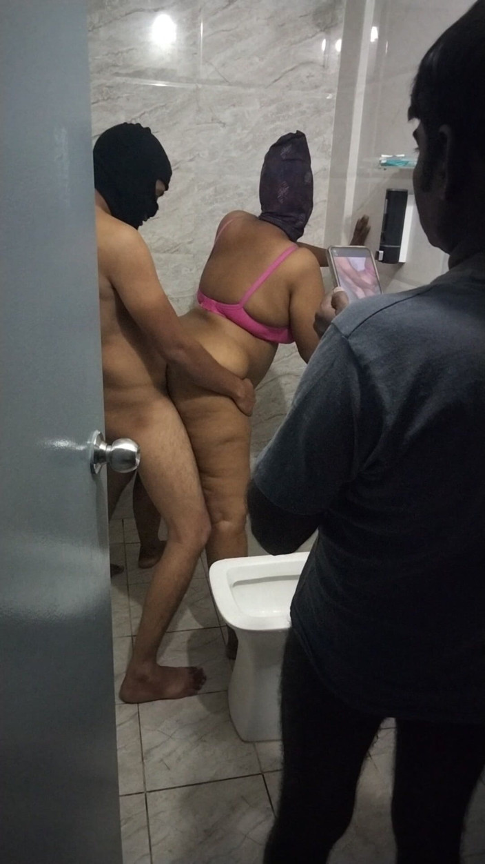 Benita sweety: Uncut Version Hot Pussy at Bathroom