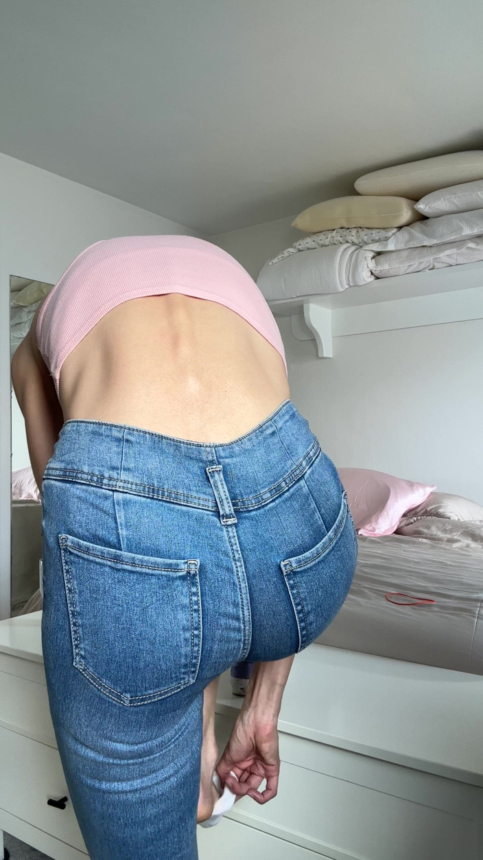 Ms_Emmy_Lynn: Sledujte, jak se oblékám v mém oblečení dne