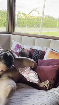 Makan hottie dalam bulu dan menikmatinya