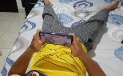 वह कहता है कि वह हैकर है क्योंकि मुझे एहसान चाहिए