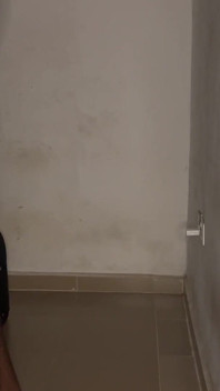 Limpiador seduce a chico de casa