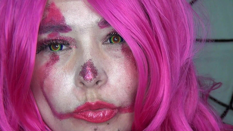 Angel eyes studio: 我吞下一百个在湿润时生长的数字...