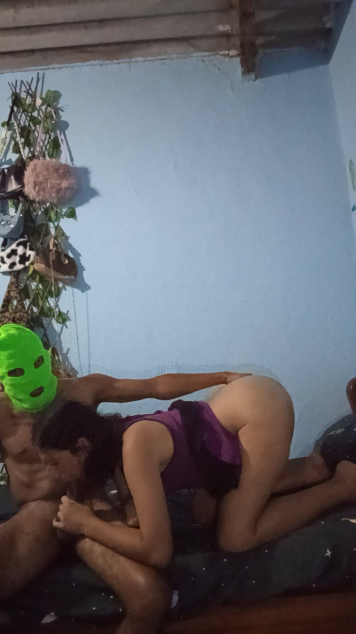 Femboy from Colombia: 우리는 내 만남에서 최선을 다하고 있어요