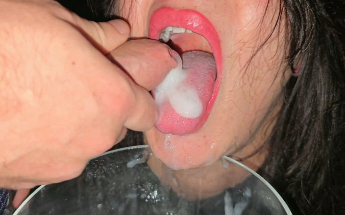 NubeBukkake: Gangbang Queen Amateur