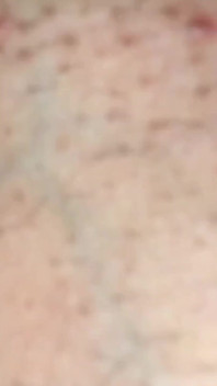 我的女朋友舔了我的屁股，用她的舌头离开了，还吮吸了我的鸡巴