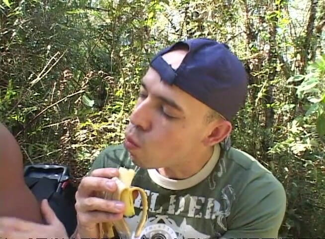 Bareback TV: Outdoor-sex mit muskulösen schwulen typen