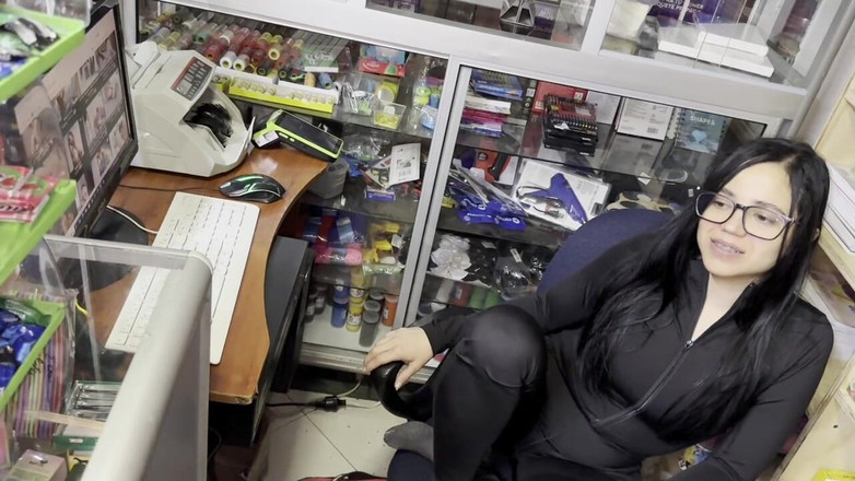 Crisanto999: 这个女孩的性爱是什么，她似乎想要鸡巴