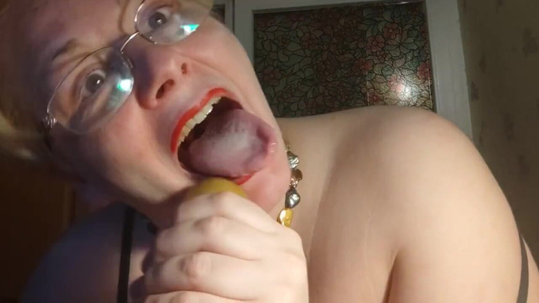 Putarankahotmilf: Минет, Ahegao, трах дилдо на стене стоя