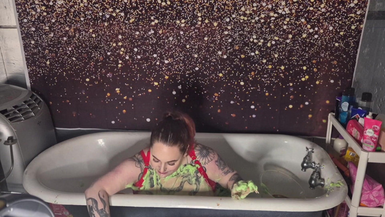 Bambi_beauty1: Cream and Gunge Fun!