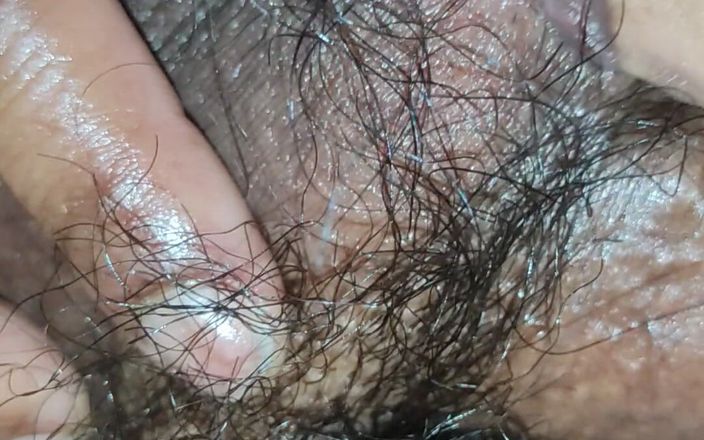 X69: Nepalí esposa masturbación con la mano y Dios chupando