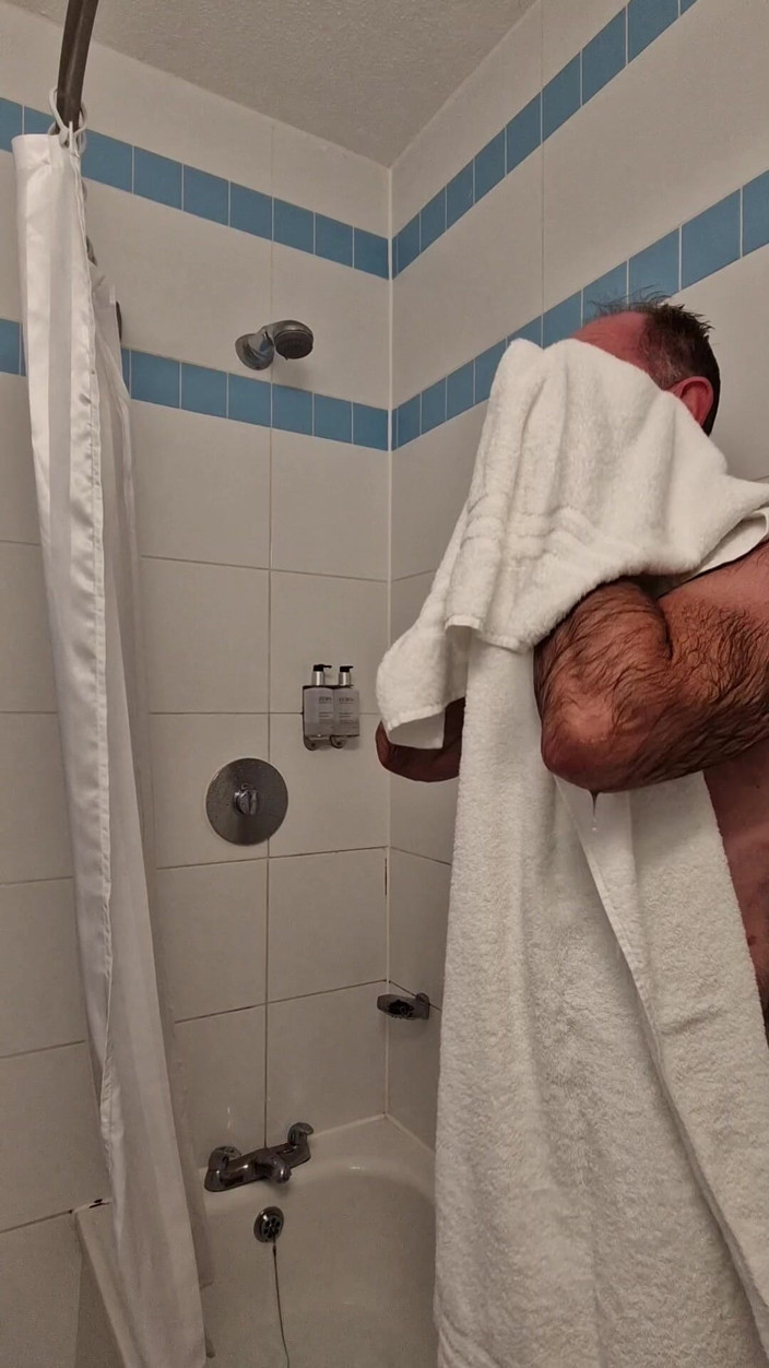 Jack van Dean: Hairy Muscle Stepdaddy Takes a Shower