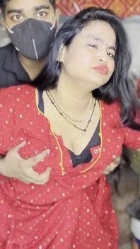 Bonita Mami me seduziu enquanto cozinhava na cozinha - sexo quente