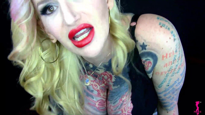 Mistress Harley: Gode ceinture, pov, tapette, pipe