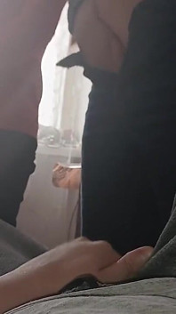 Kami masturbasi threesome dan muncrat di pakaian kami