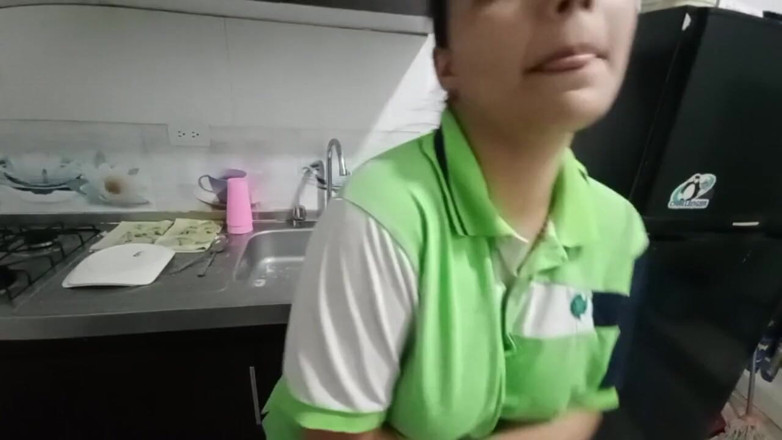 mackencie29: La calda cameriera mi aspetta in cucina - la mia cameriera...