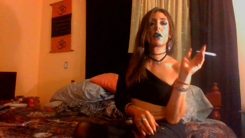 Zoe Marlow: Waria seksi merokok 120-an dan pamer