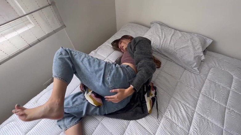 scarlettandc: Tôi vuốt ve chính mình và bú anh ấy sau đó bị đụ...