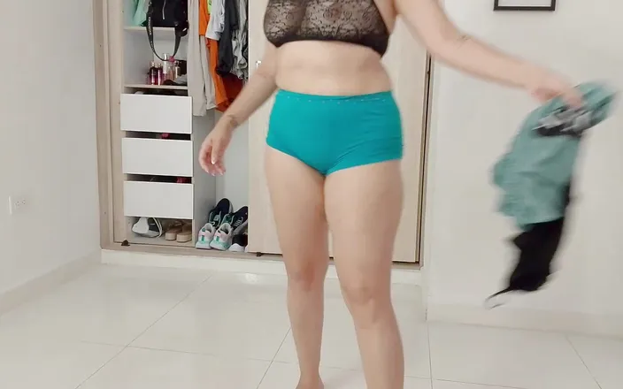 Esperanzitaluton: Stepmom Changing Clothes