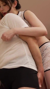 Sussurros com tesão e toque suave atrás, serviço de sexo incrível da proprietária do spa. Parte 2