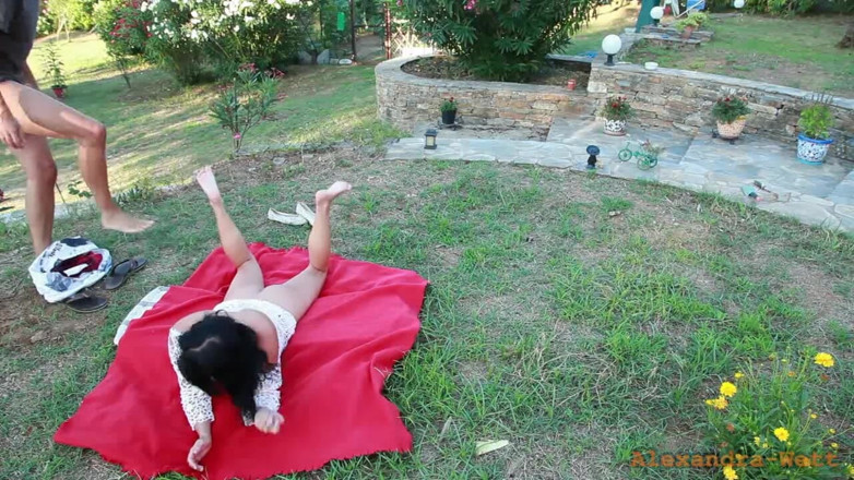 Alexandra Wett: Outdoor extreme !! Free fuck in the botanical garden!