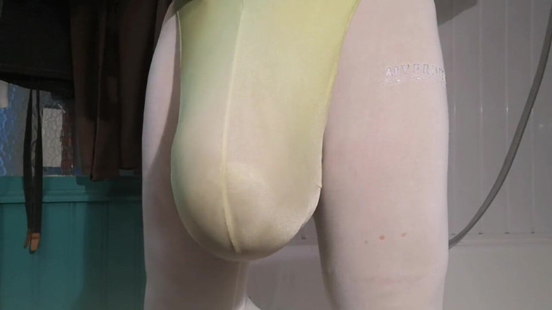 Monster_Meat_: Pissing inside a xxxlarge condom