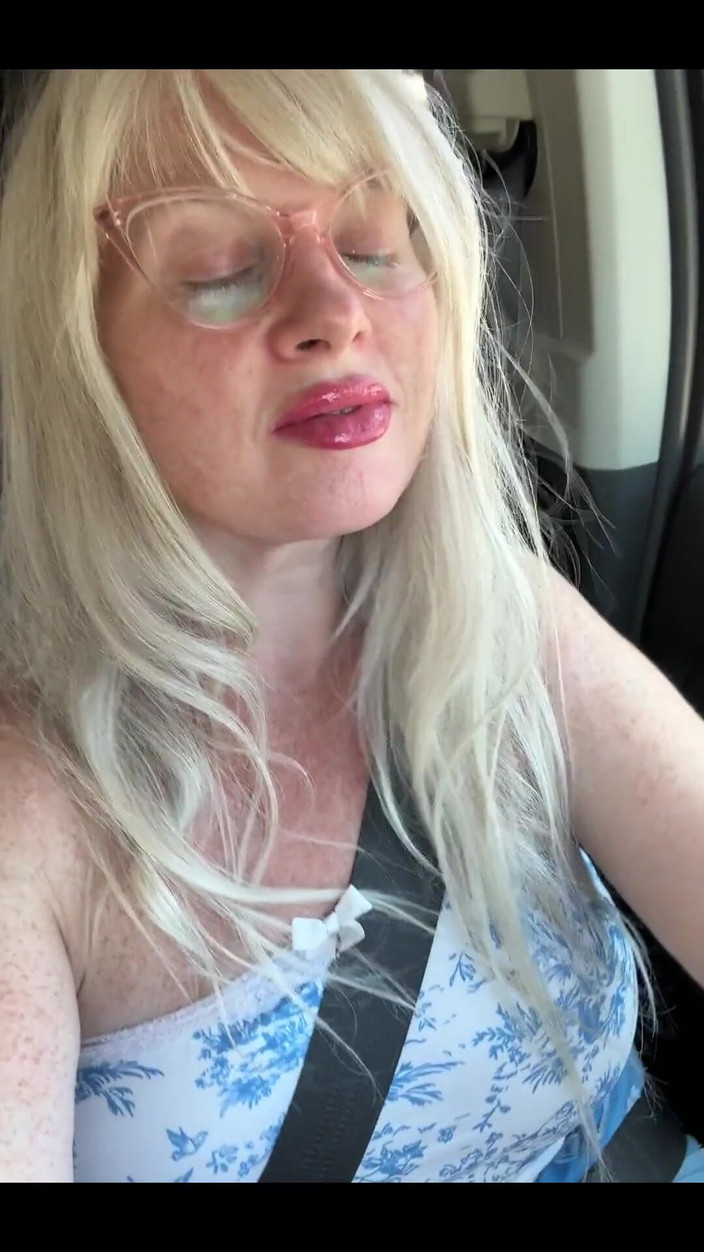 PaintedRose: ¿Lo haríamos? ¿Detenerse y ponerse en el asiento trasero?