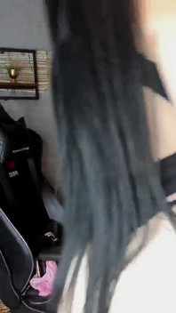 Latina se vzrušuje, když je ovládána svou hračkou ve vagíně