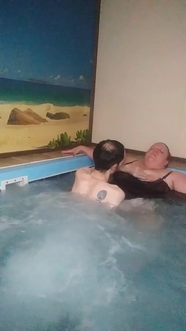 VivianDimondBBW: Gefingert, dann lutsche ich diesen schwanz und werde tittenfick gefickt,...