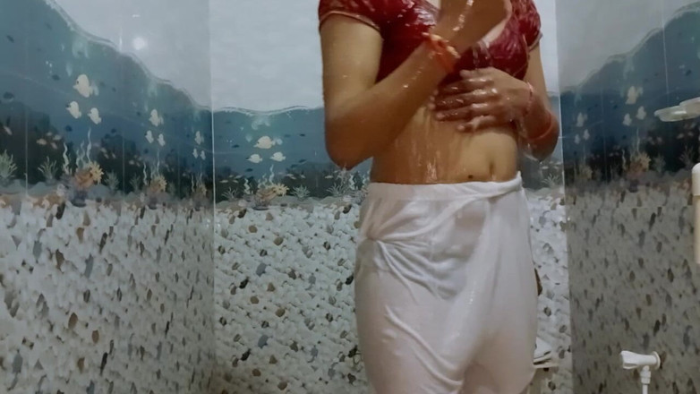 Ankurpriya000: La matrigna indiana fa un bagno in legis bianca aperta...