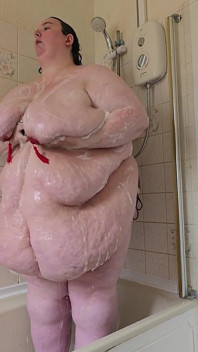 SSBBW zmysłowe pod prysznicem sutki