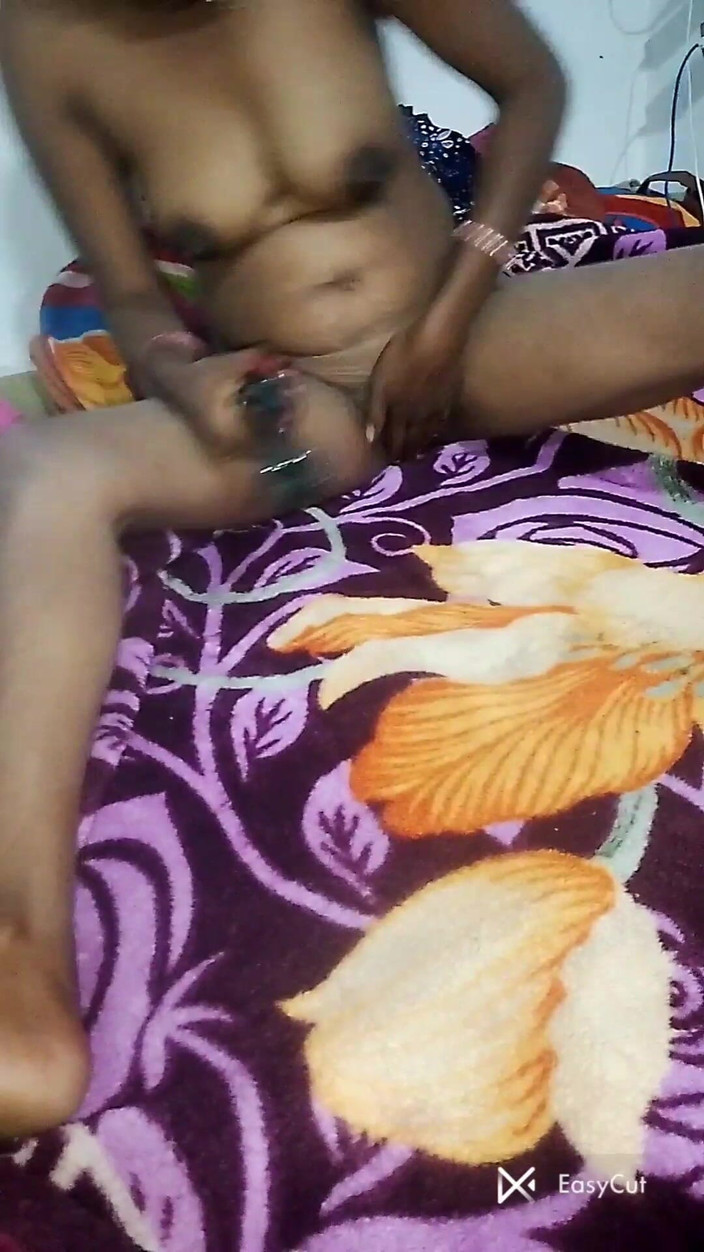 IndianVibeX: Сводная сестра засовила видеоприемники в задницу