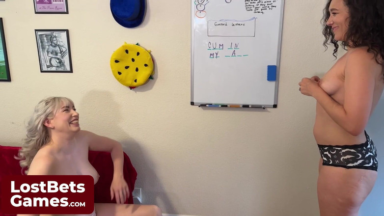 Lost Bets Games: Yaramaz bir kelime tahmin striptiziyle baharatlı bir oyun gecesi