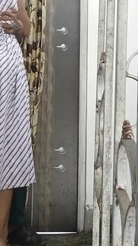L'insegnante ne studente ki ghar me jaake chod ke aya