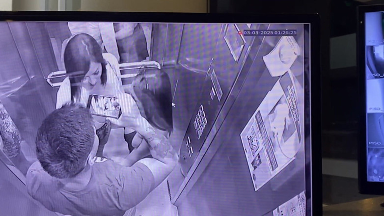 Kate jenn: Real Amateur Threesome on the Elevator