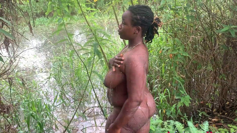 African Beauties: 연못에서 누드하는 이사벨라와 친구들