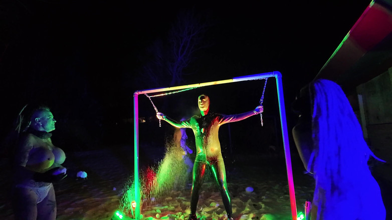 Domina Dark: Snowball vui vẻ