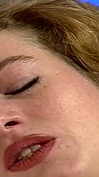 Menjilati dan meraba vagina secara intens sampai orgasme