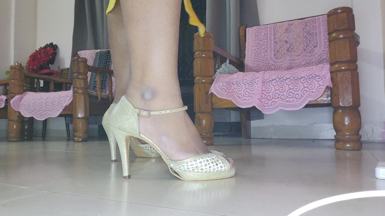 Indiansissychubby: Buď hodný kluk polykej mého ptáka a lízej mé sperma