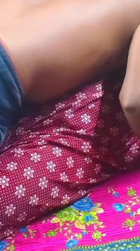Vložil penis do kundičky nevlastního bratra a nevlastní sestry