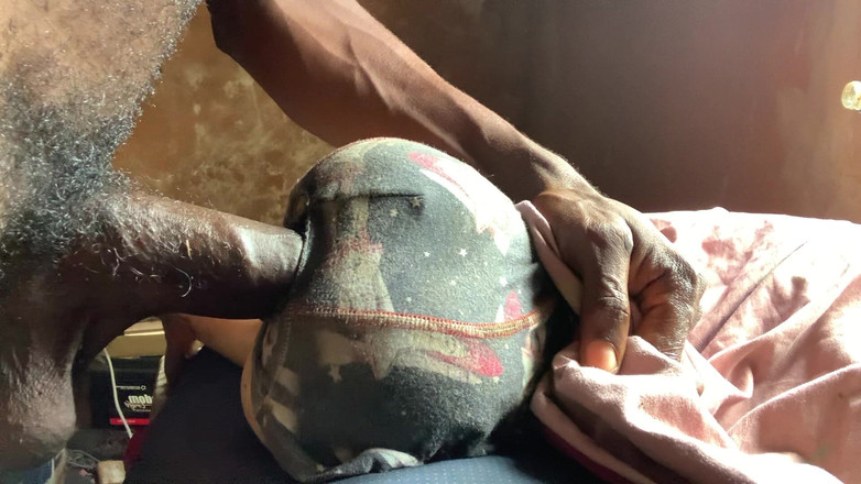 Bangcum8: 쪼이는 보지를 따먹다