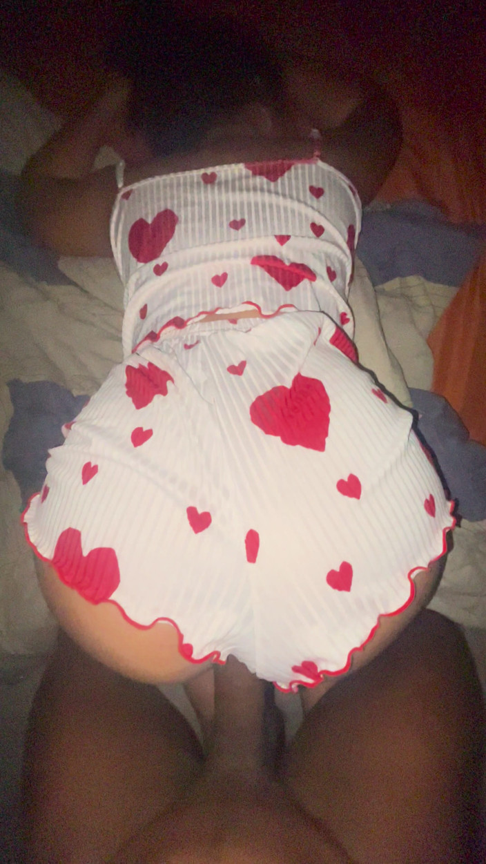 DutyFreeX: Une ado se fait prendre en levrette avant de se...